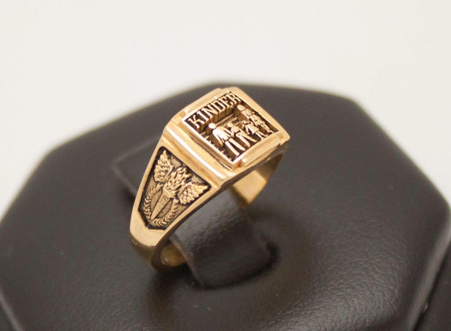 Anillo de graduación educación básica 3