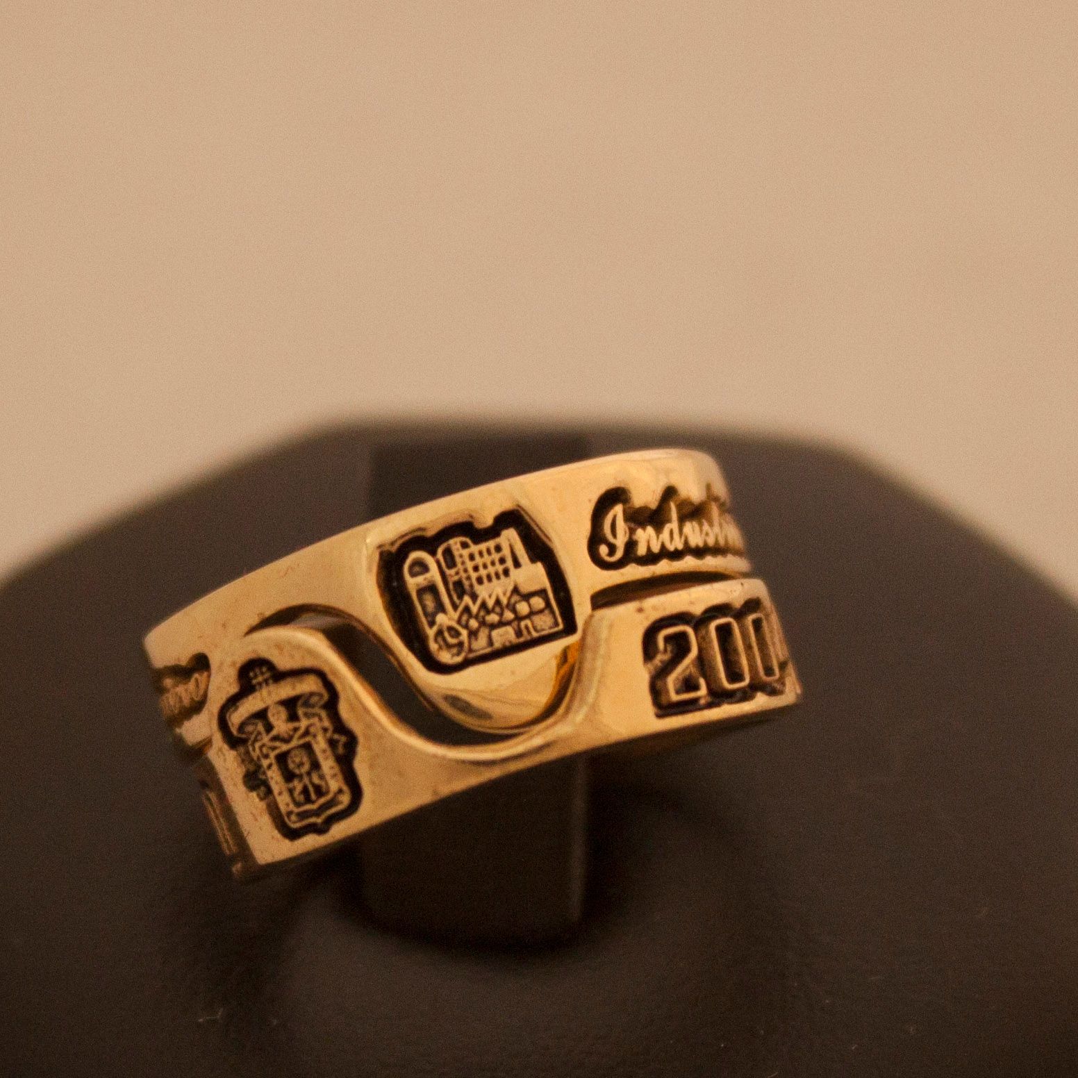 Anillo Ing. en Comunicaciones y Electrónica 8