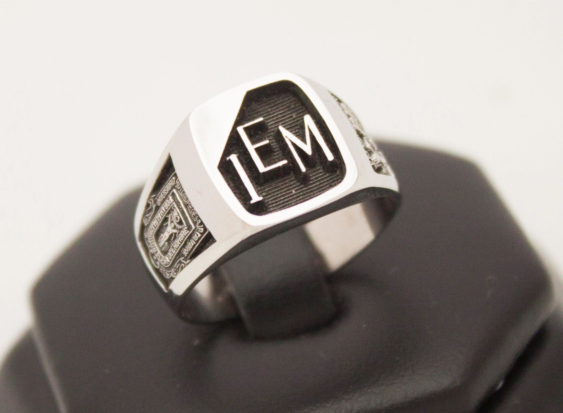 Anillo Ing. Químico, Químico Farmacobiólogo 10