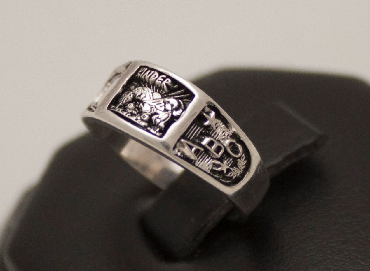 Anillo de graduación educación básica 11