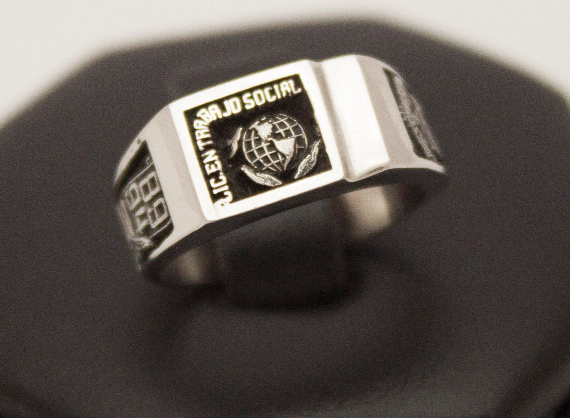 Anillo ABOGADO, LIC. EN DERECHO 9