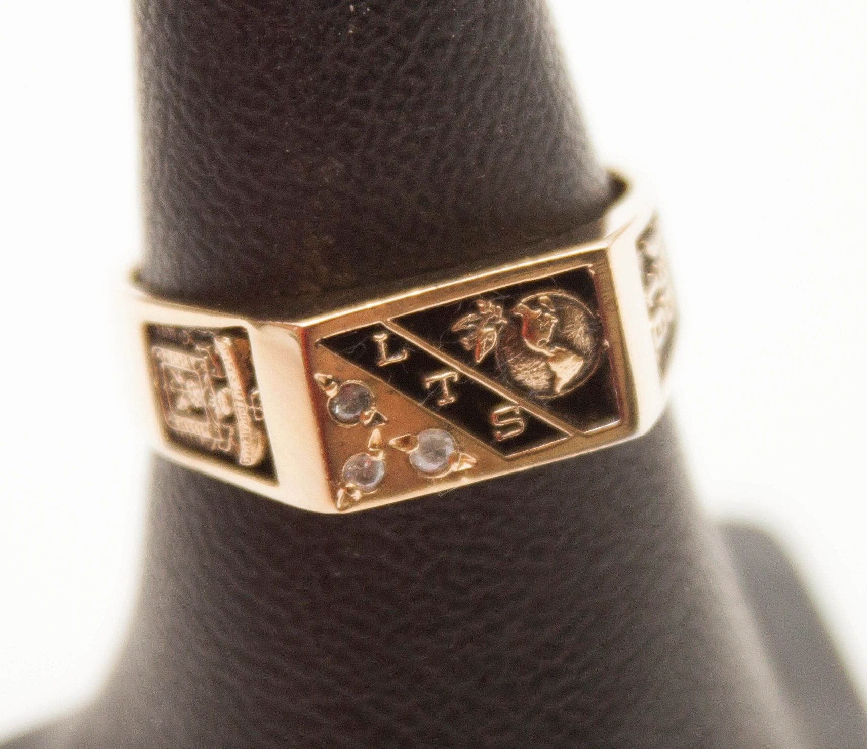 Anillo ABOGADO, LIC. EN DERECHO 18