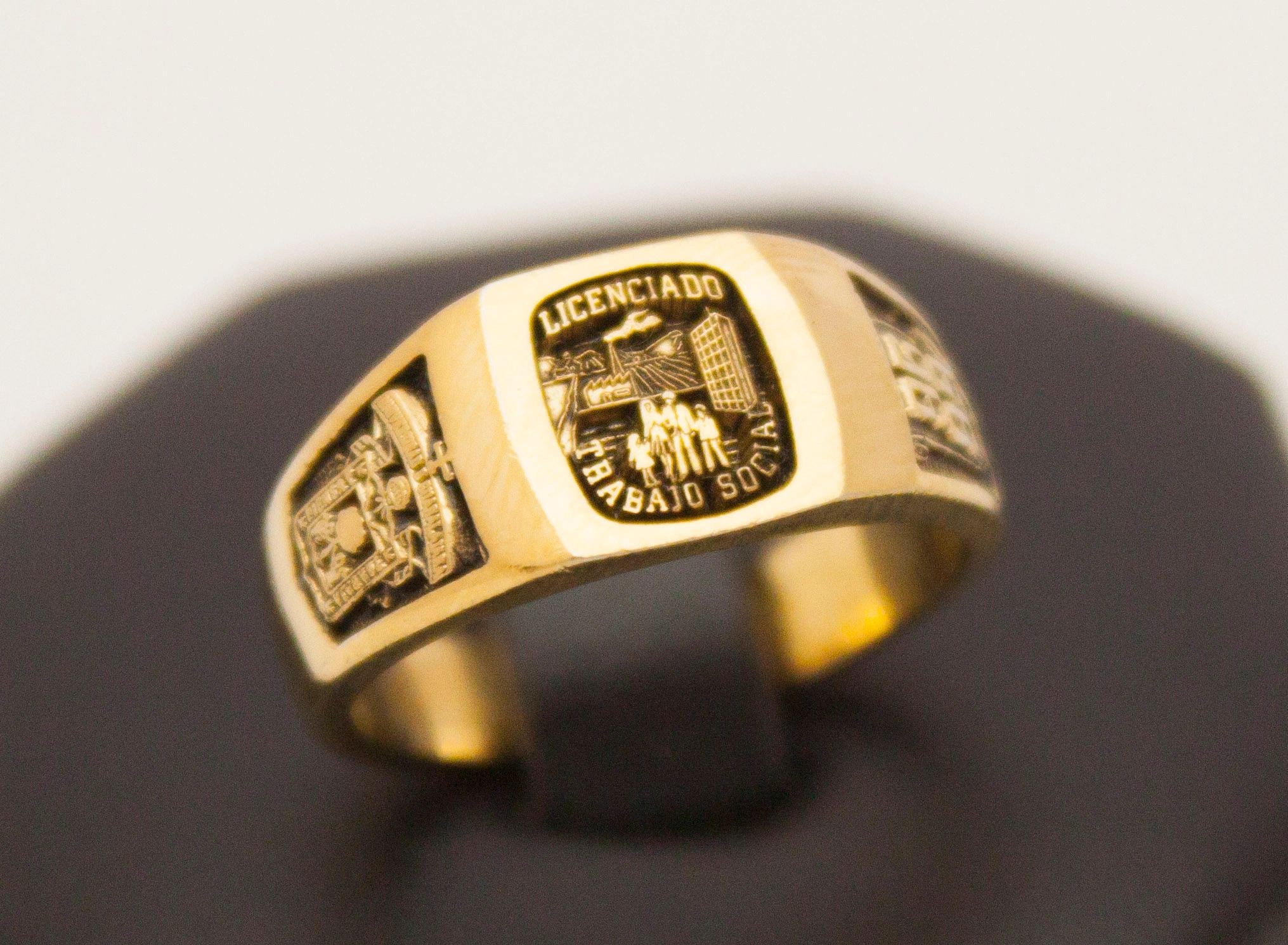 Anillo ABOGADO, LIC. EN DERECHO 15