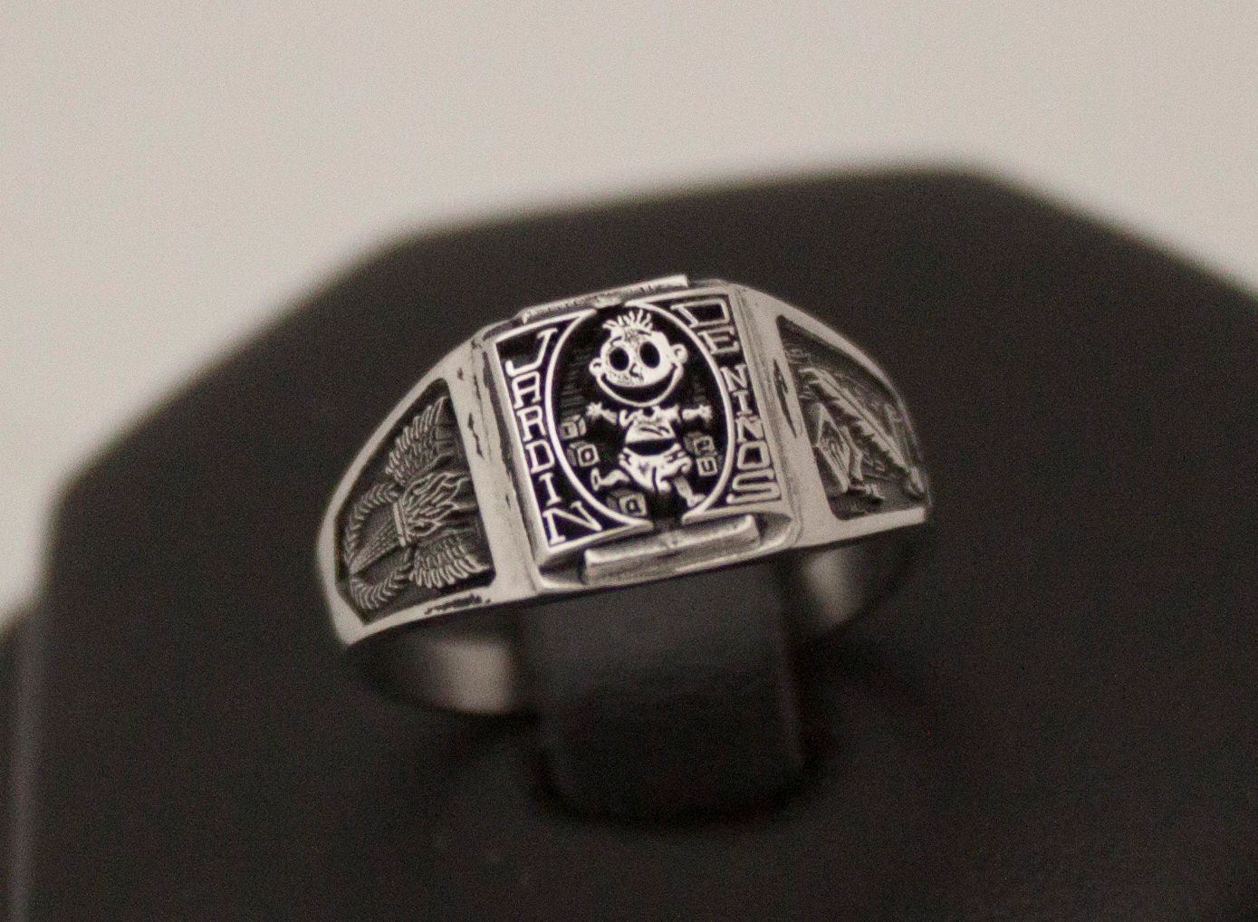 Anillo de graduación educación básica 8