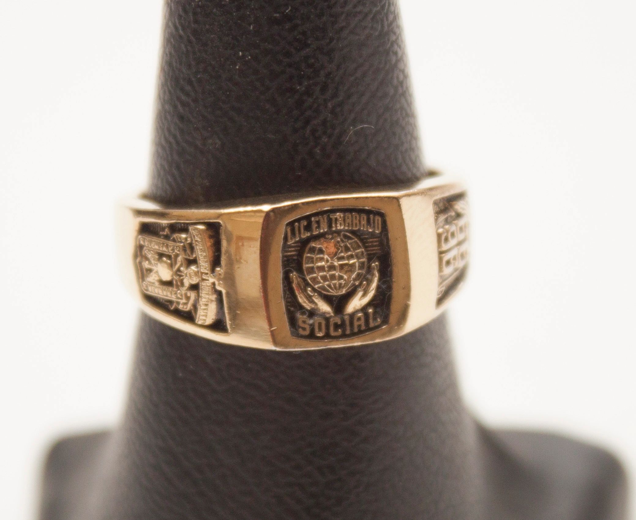 Anillo ABOGADO, LIC. EN DERECHO 16