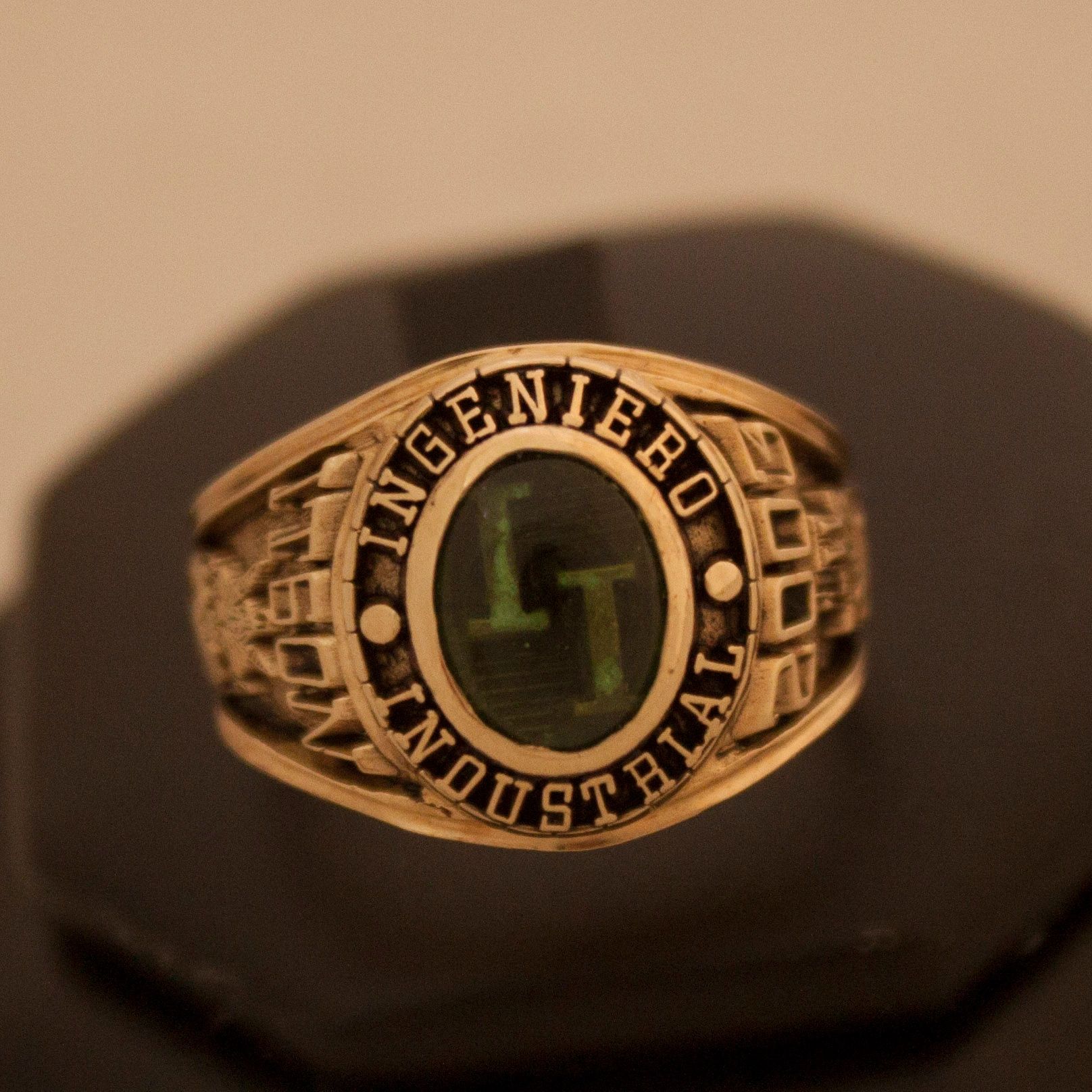 Anillo Ing. en Comunicaciones y Electrónica 12
