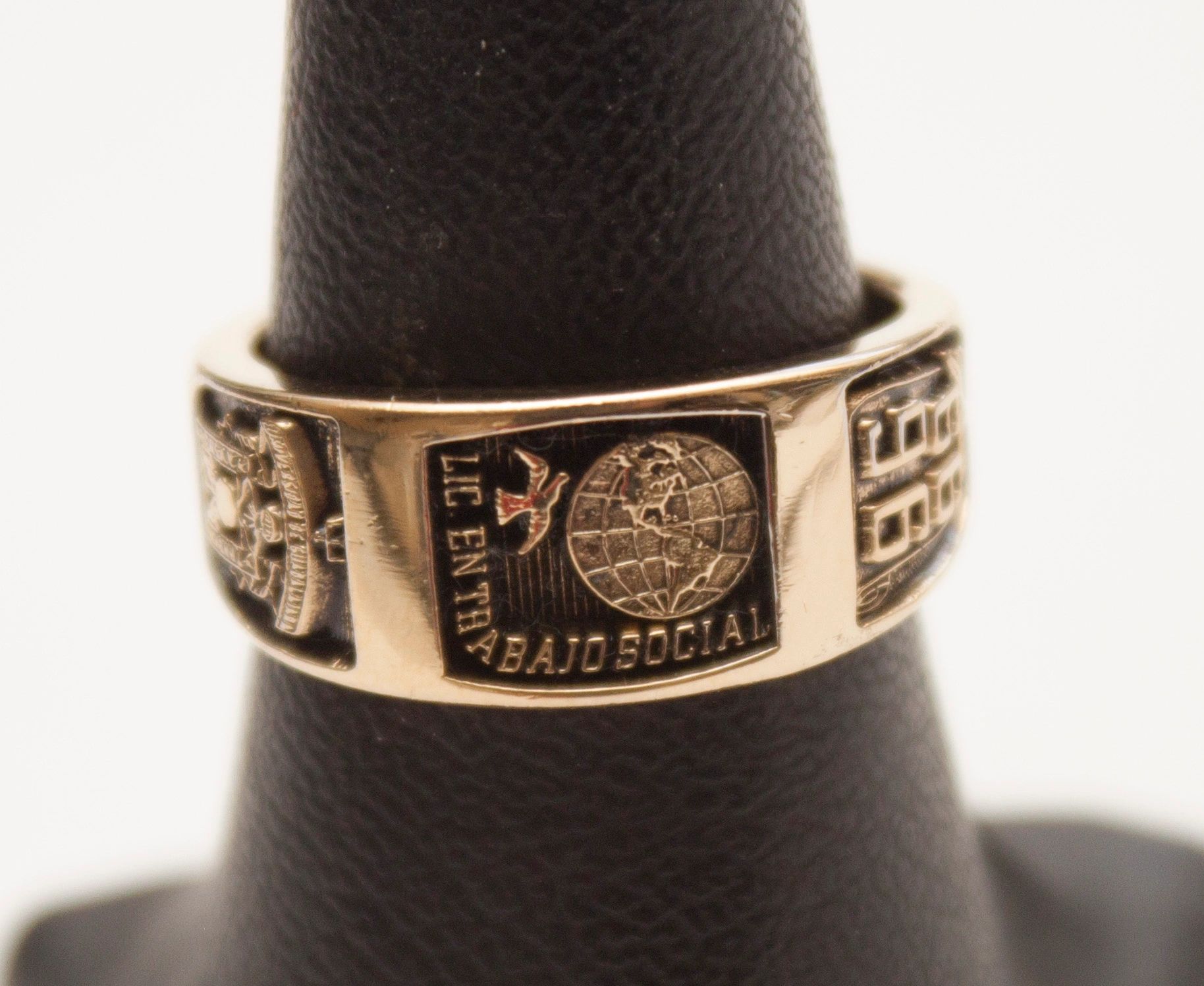 Anillo ABOGADO, LIC. EN DERECHO 4