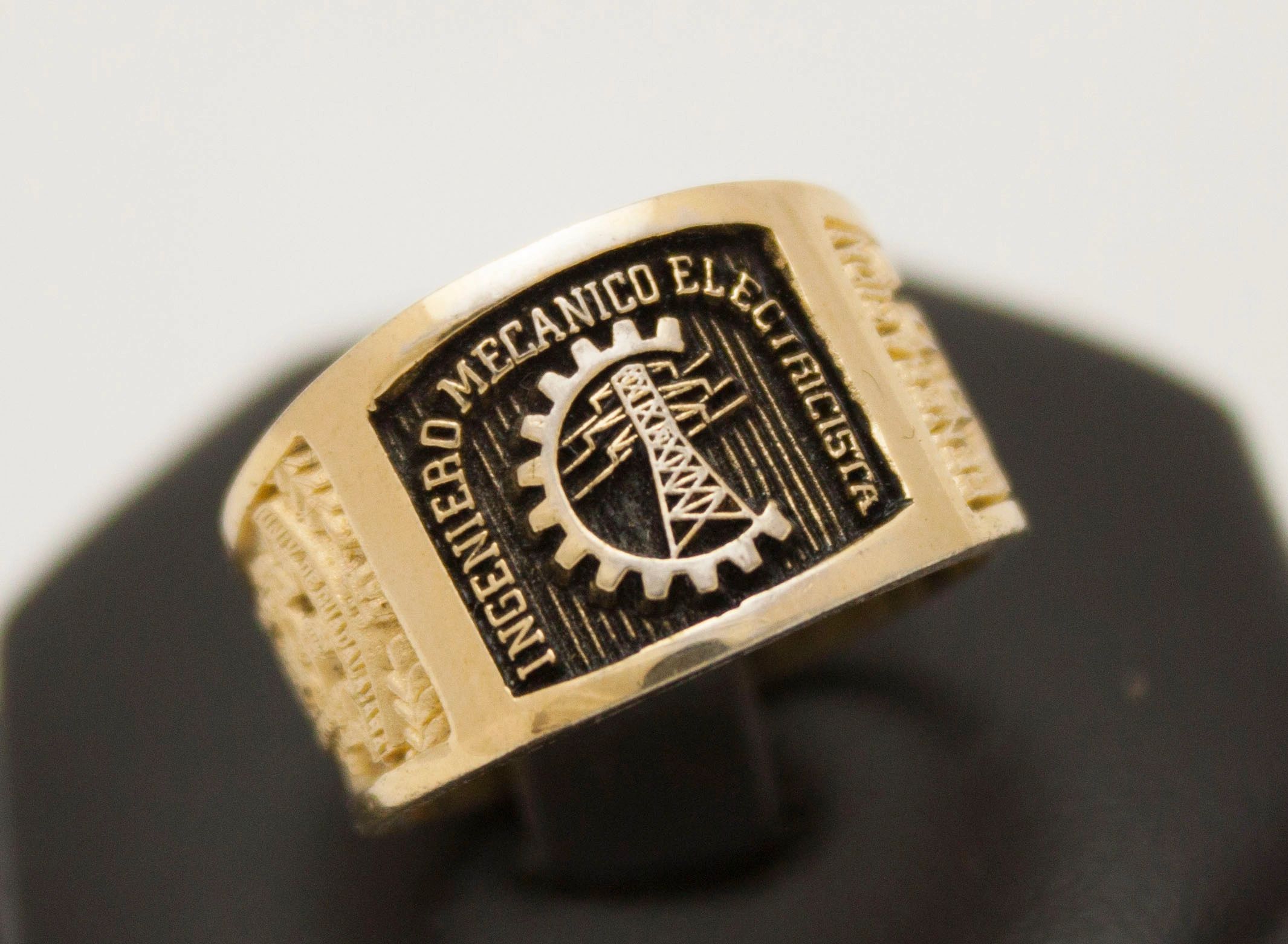 Anillo Ing. Químico, Químico Farmacobiólogo 4