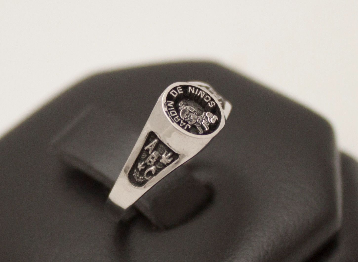 Anillo de graduación educación básica 2