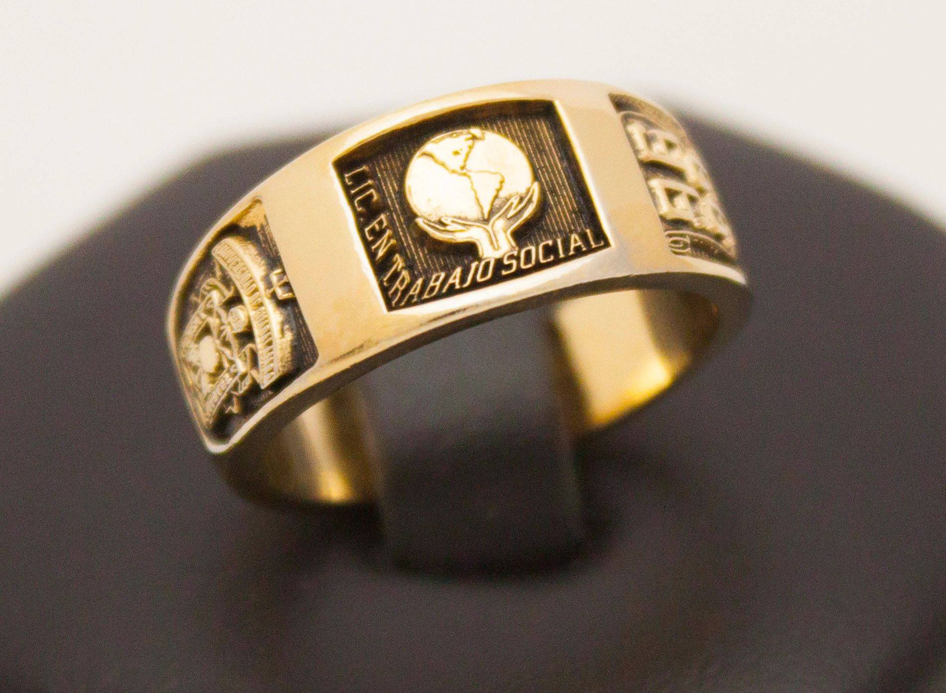 Anillo ABOGADO, LIC. EN DERECHO 2