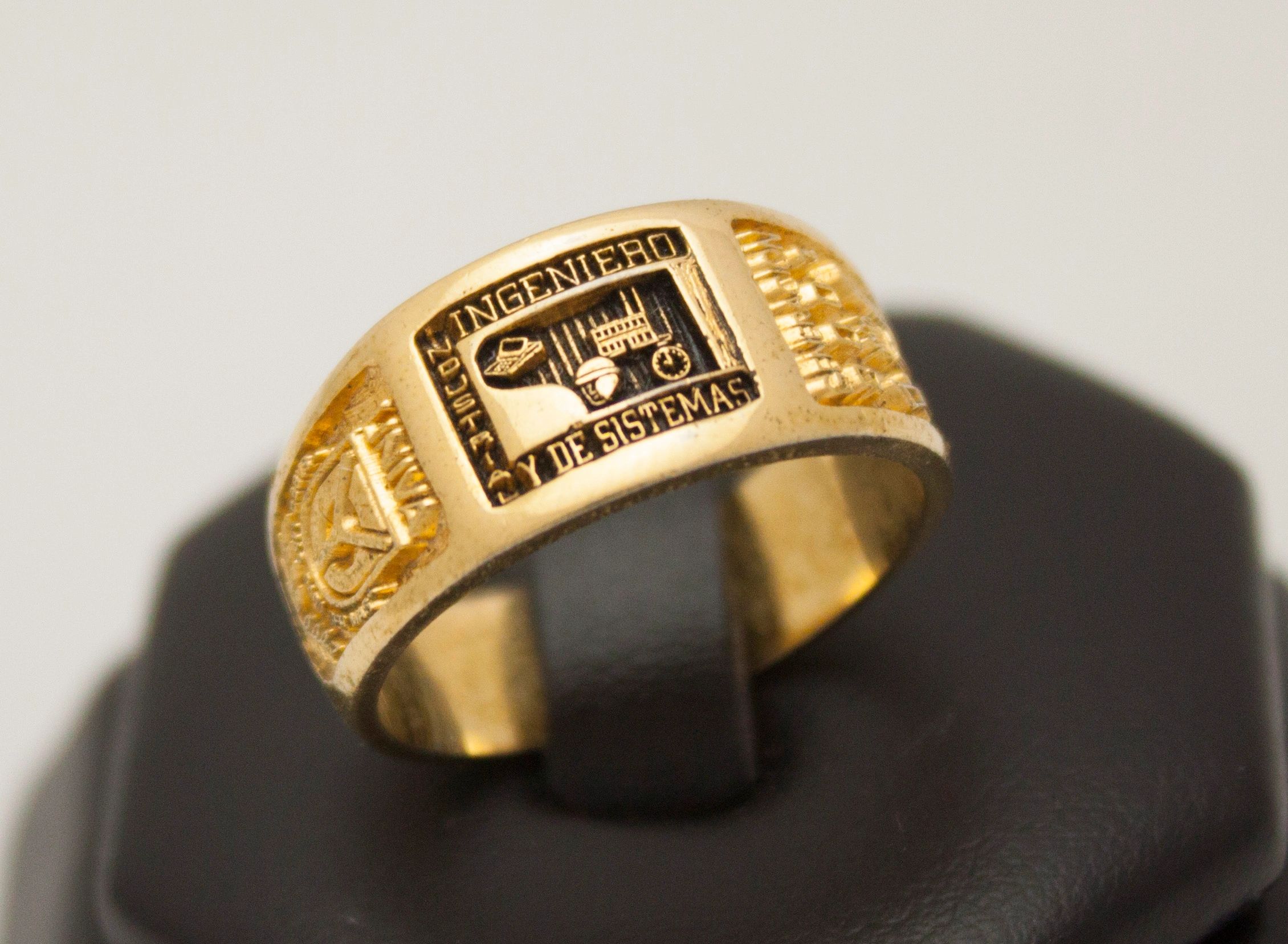 Anillo Ing. en Comunicaciones y Electrónica 4