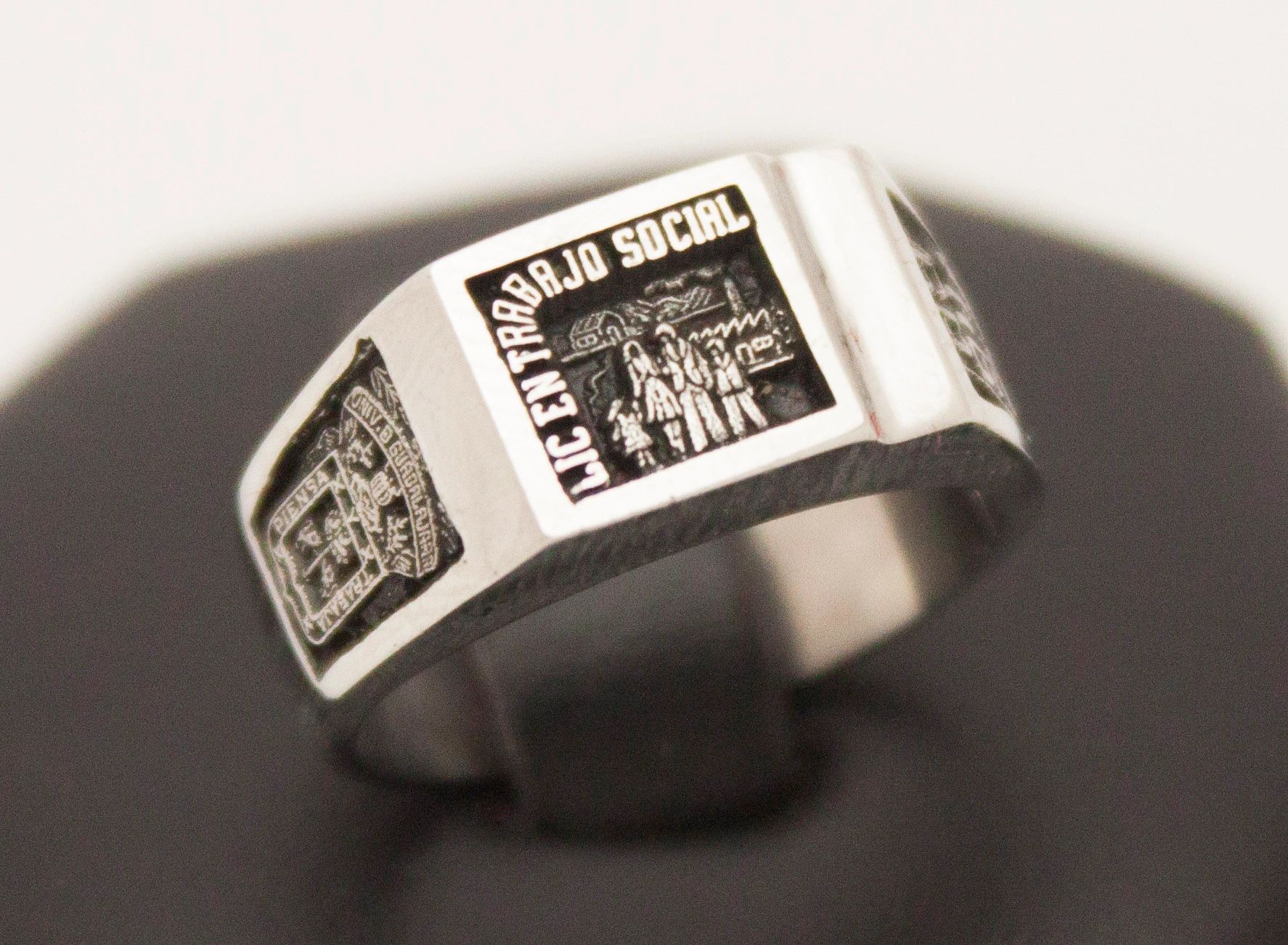 Anillo ABOGADO, LIC. EN DERECHO 8
