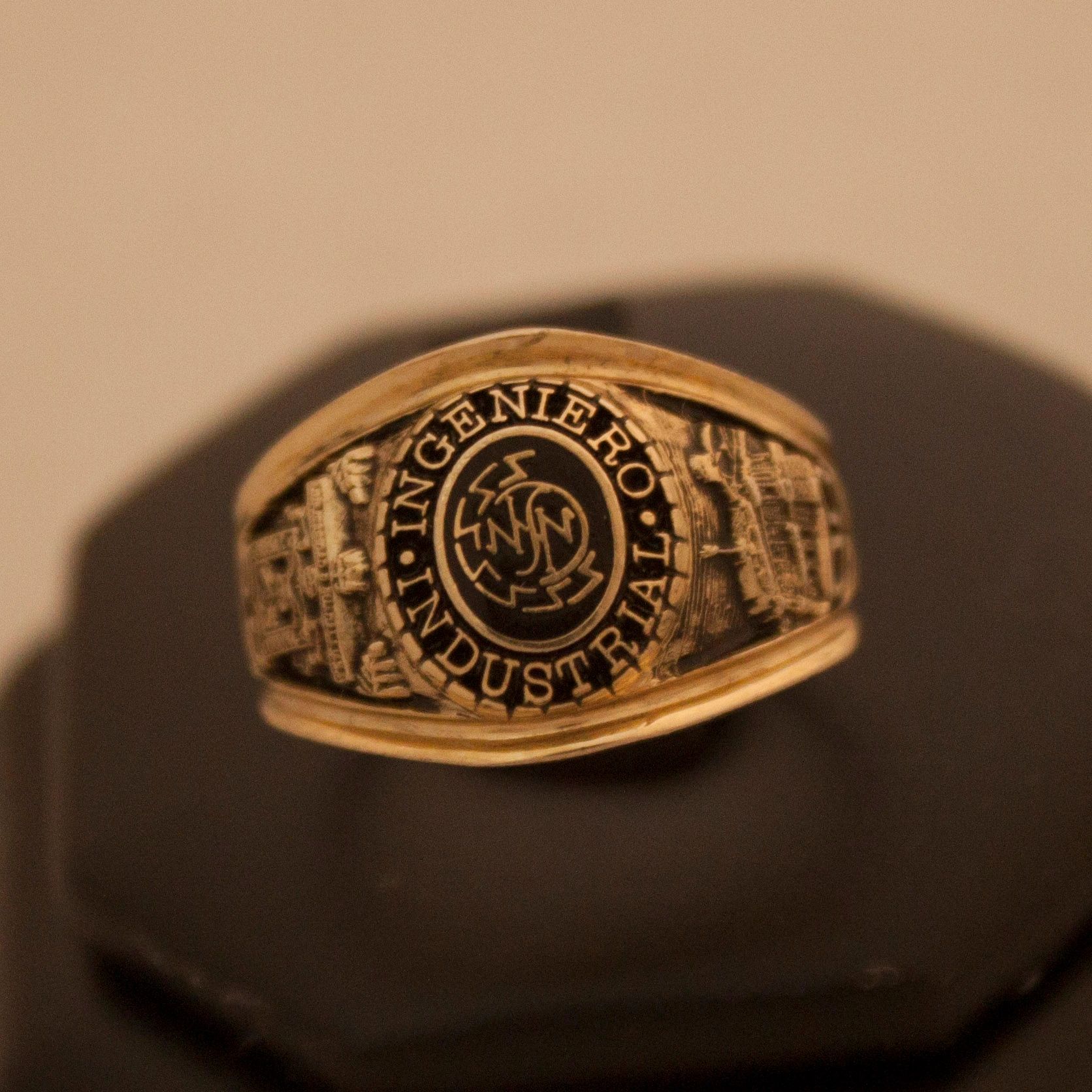 Anillo Ing. en Comunicaciones y Electrónica 10