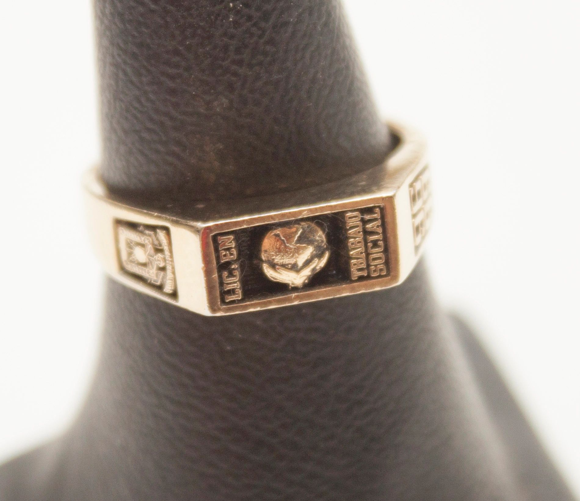 Anillo ABOGADO, LIC. EN DERECHO 20