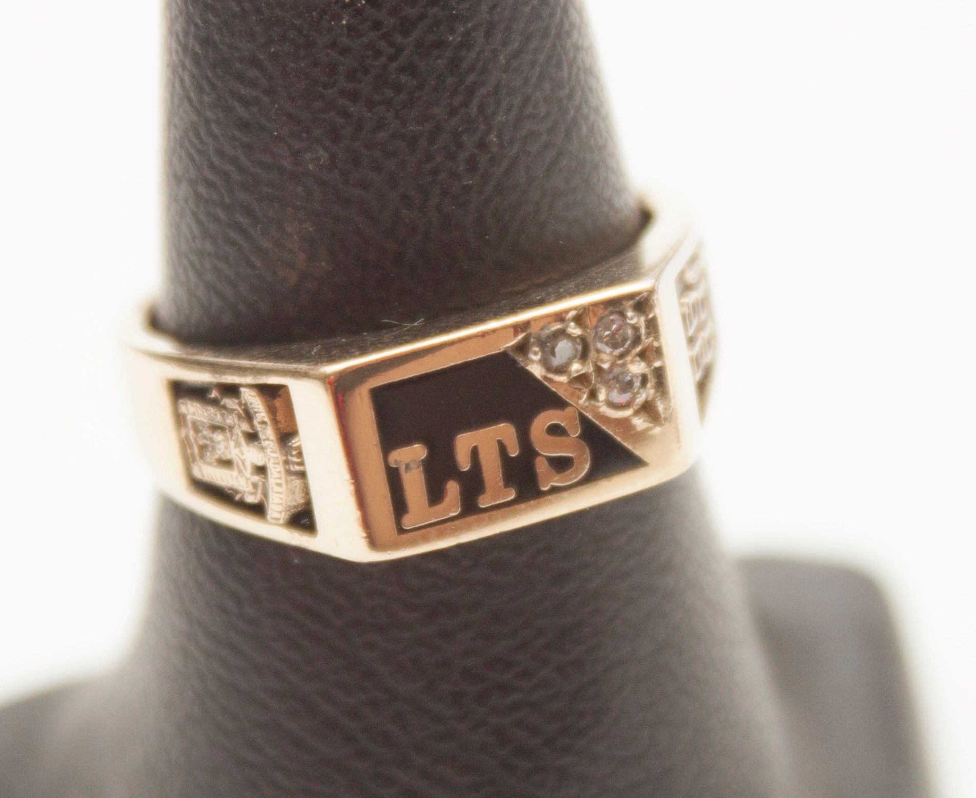 Anillo ABOGADO, LIC. EN DERECHO 19