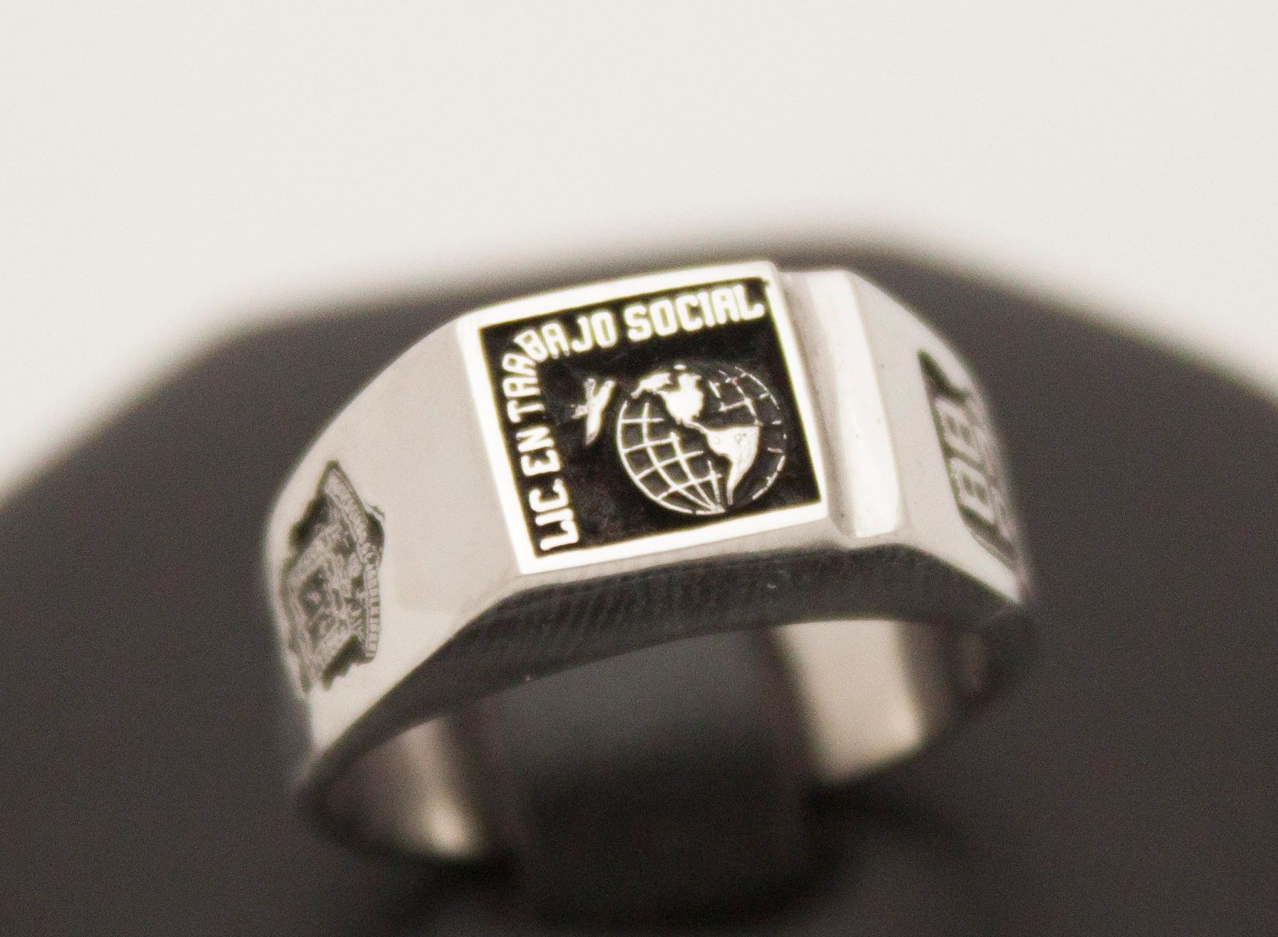 Anillo ABOGADO, LIC. EN DERECHO 14