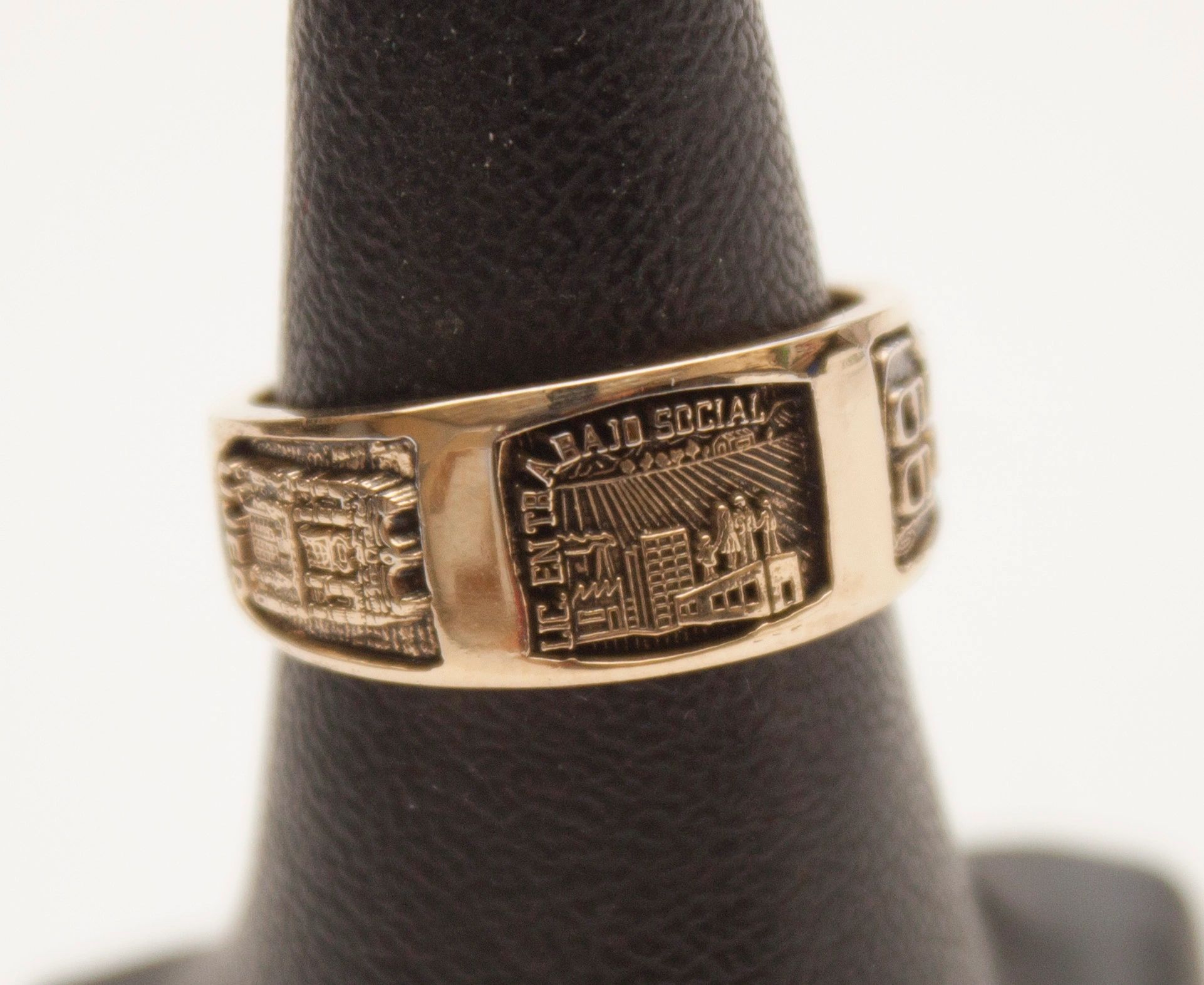 Anillo ABOGADO, LIC. EN DERECHO 5