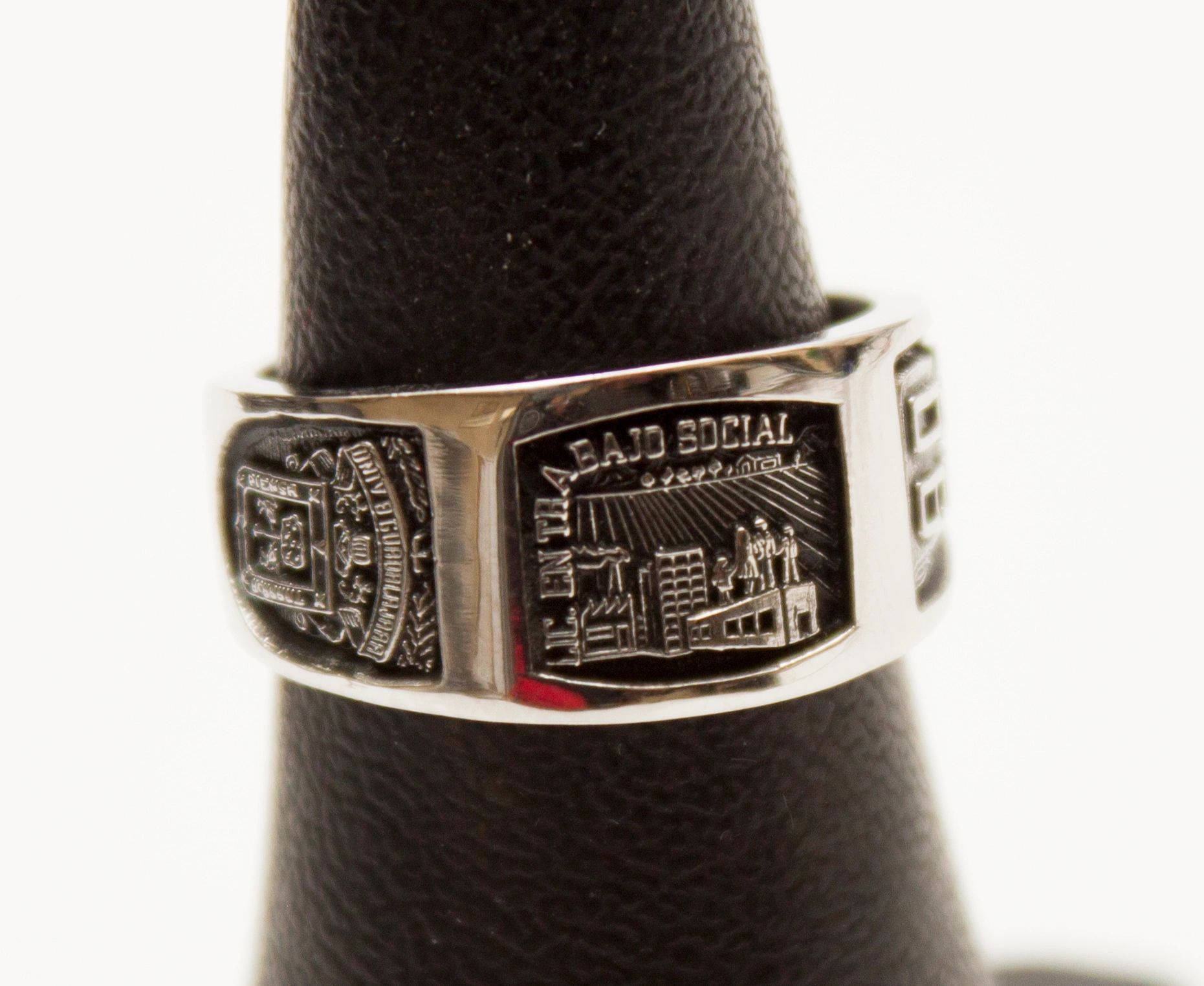 Anillo ABOGADO, LIC. EN DERECHO 6