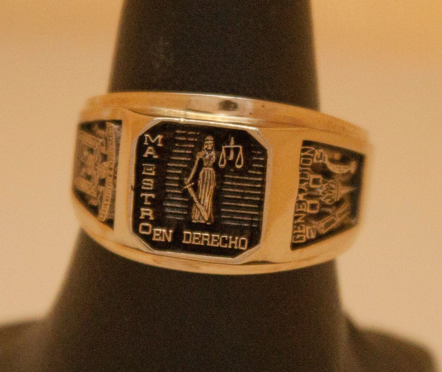 Anillo Maestría 8