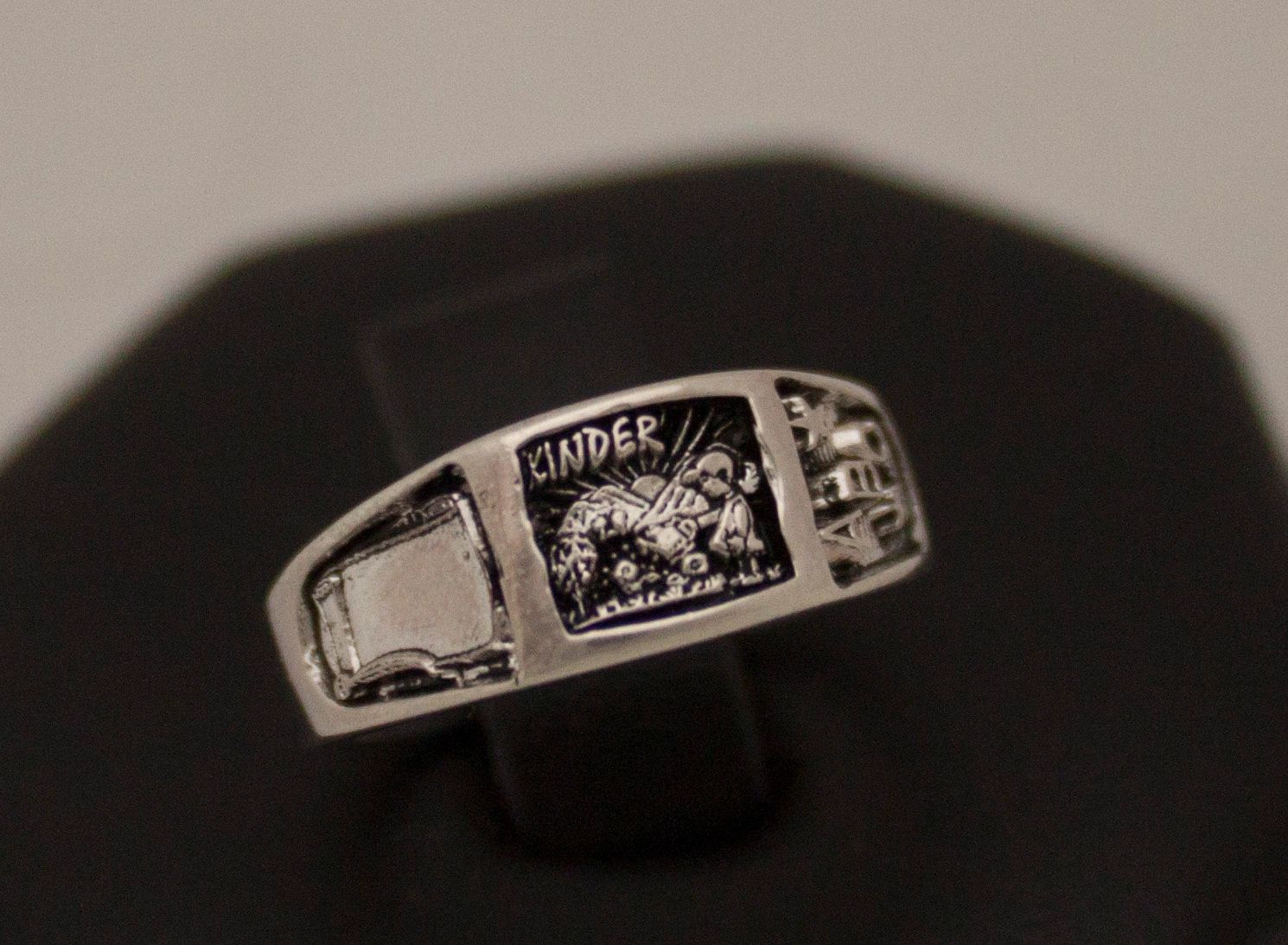 Anillo de graduación educación básica 12
