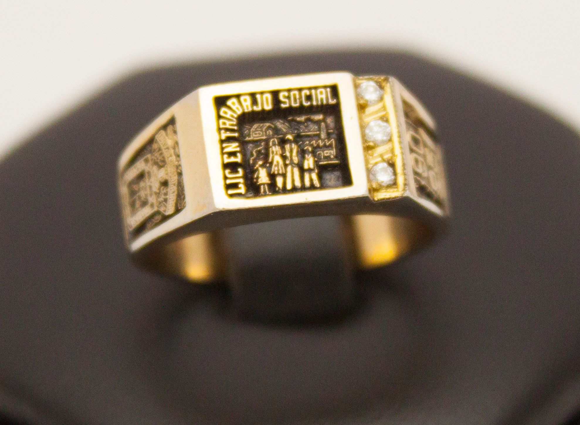 Anillo ABOGADO, LIC. EN DERECHO 10