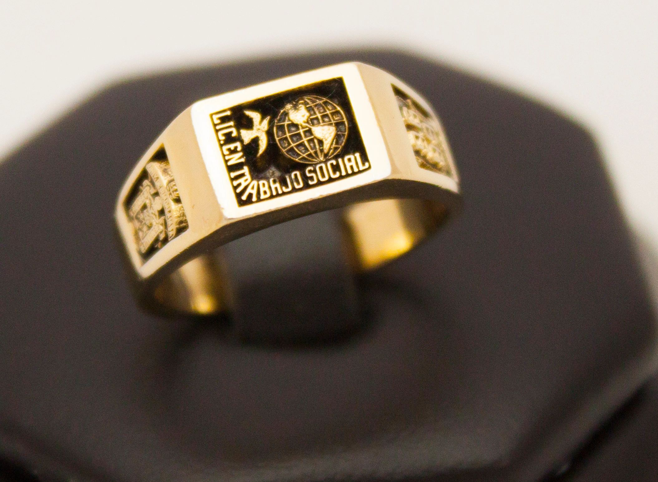 Anillo ABOGADO, LIC. EN DERECHO 17