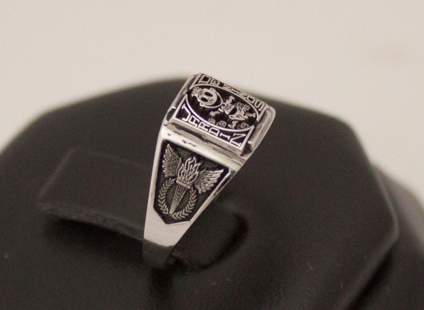 Anillo de graduación educación básica 9