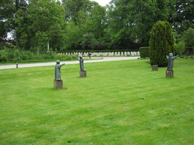 The British Commonwealth War Graves Commission cemetery in which 4 Americans are buried in Amsterdam