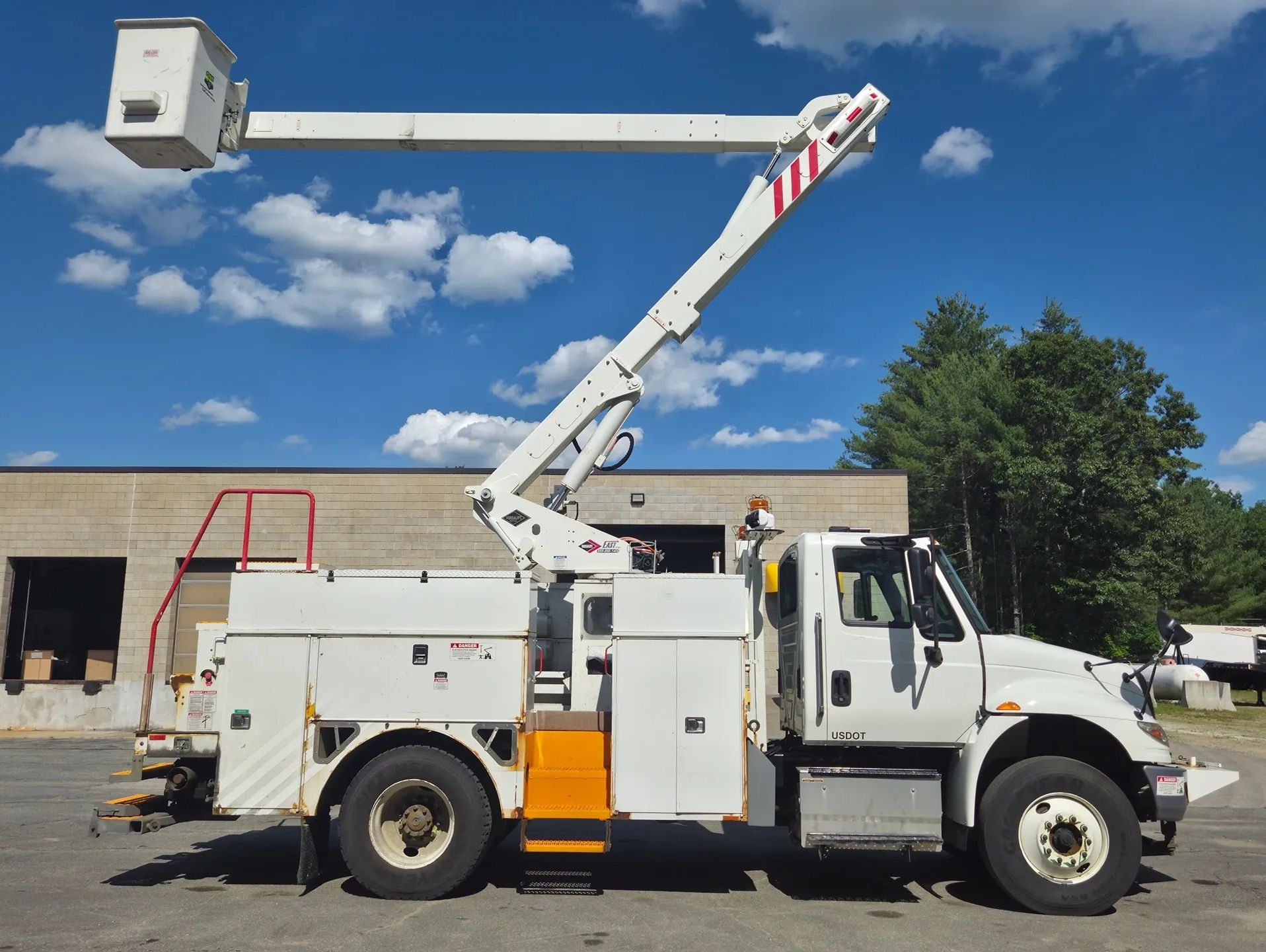 2016 INTERNATIONAL DURASTAR 47'  BUCKET TRUCK for sale behind Jaw Sales in Hollis NH $9500