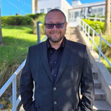 BrandanV has been a wedding DJ all over Florida for over 25 years. Now serving the Treasure Coast an
