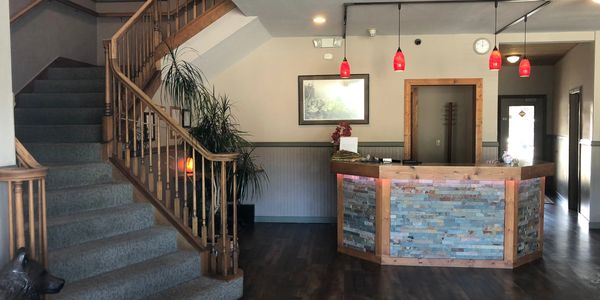 timber lodge inn, hotel, cle elum, lobby, front desk, welcome