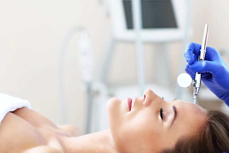 Skin rejuvenation treatment at Clinique Esthétique Belle
