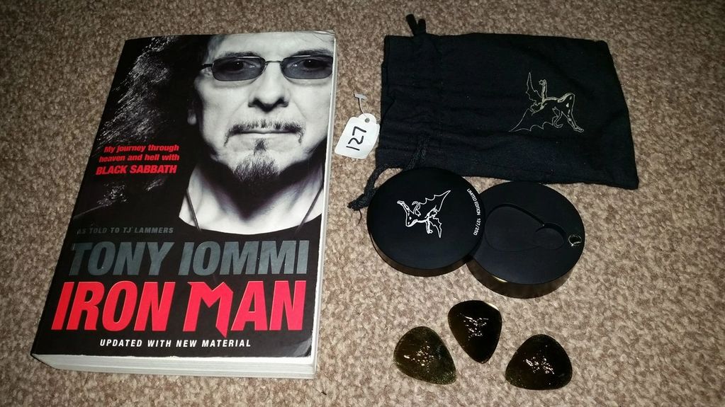 TONY IOMMI
BLACK SABBATH

3  golden speculum 
Limited Edition

127 / 250