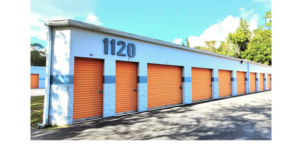 Drive-up self storage units in Gainesville, FL with roll-up doors
