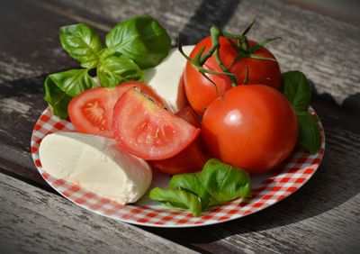 Caprese salad, family picnic style