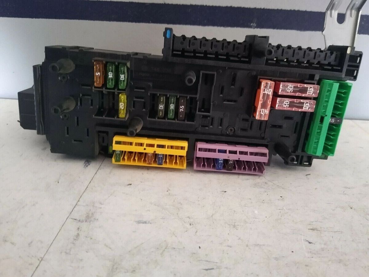 2008 MercedesBenz C300 Fuse Box Relay 5DK 009 22526