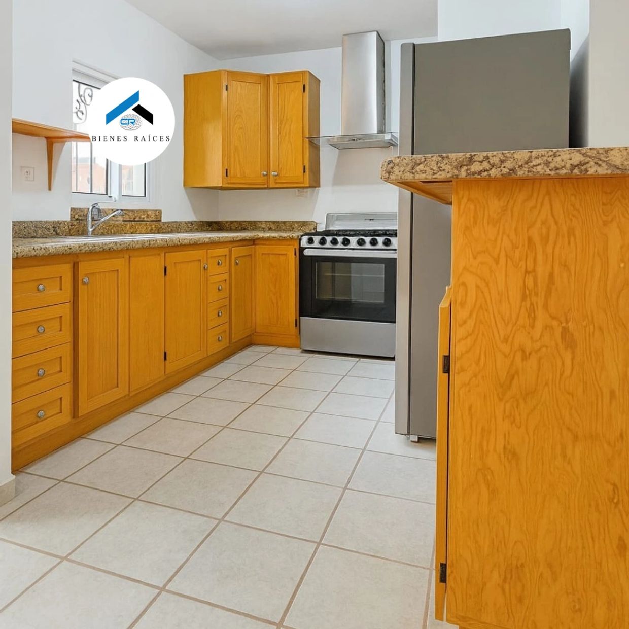 "Cocina equipada. Casa amueblada de tres recámaras en Portal del Sur Saltillo cerca de HEB Nogalera"