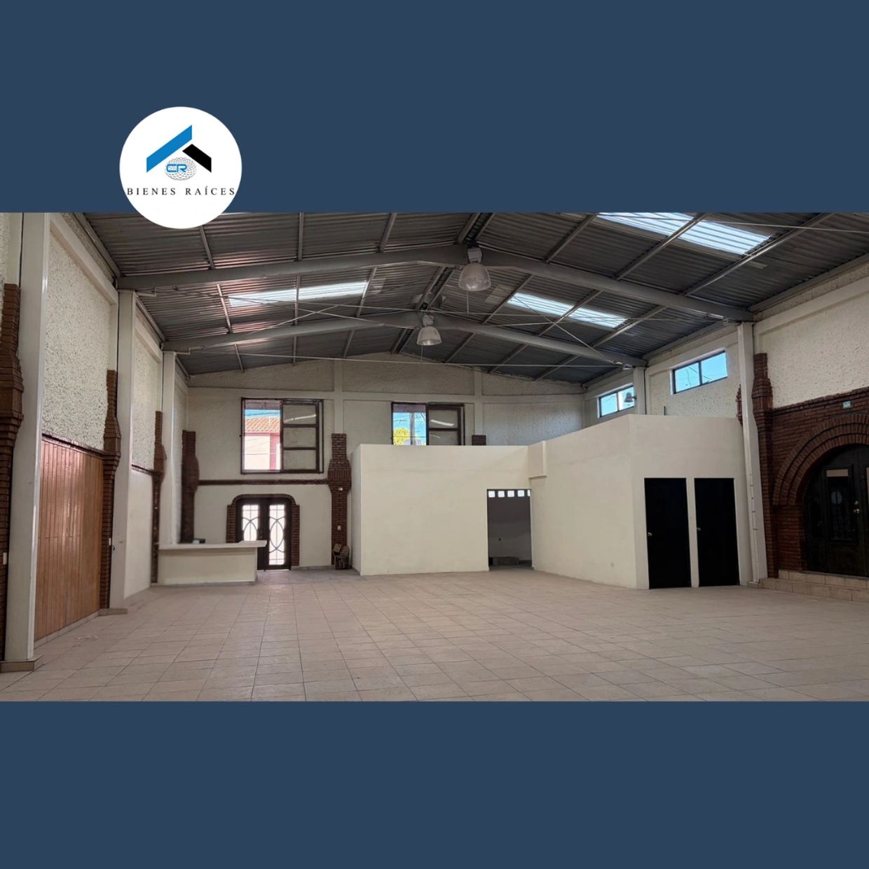 "Área principal de local comercial en renta de 258 m² en Colonia Magisterio, Saltillo Oriente."