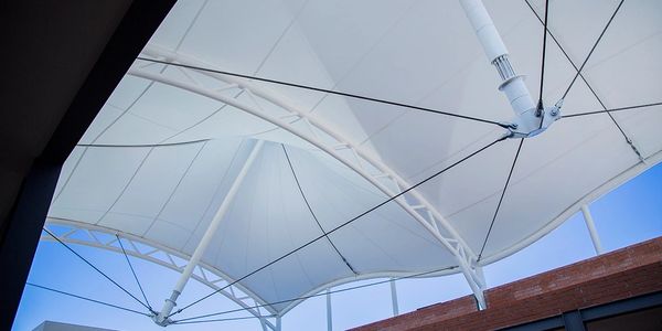 Cubierta ligera tenso estructura escuela 