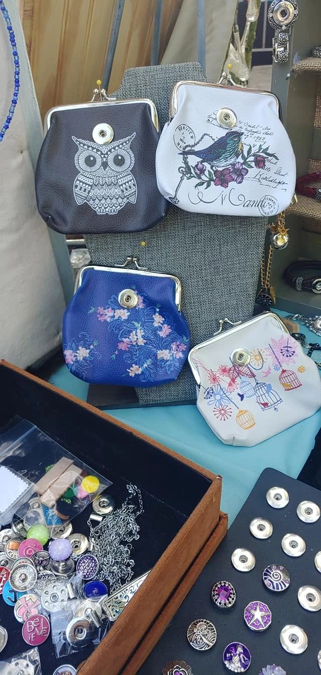 //img1.wsimg.com/isteam/ip/0240d162-9f9a-4a6d-a3a3-e3f1441a3ef2/Craft%20Fair%2015.jpg/:/cr=t:0%25,l:0%25,w:100%25,h:100%25/rs=w:1300,h:800