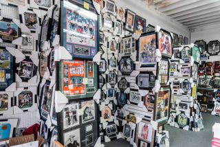 Living Legends Memorabilia and Collectibles, business photo 1