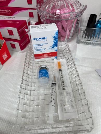Preparação para aplicação de toxina Botulinica na Clinica Modéle em Itaboraí