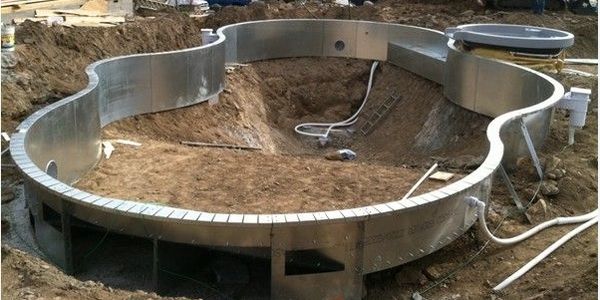 Steal wall form for pool 