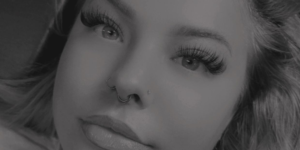 Women with wispy volume lashes 