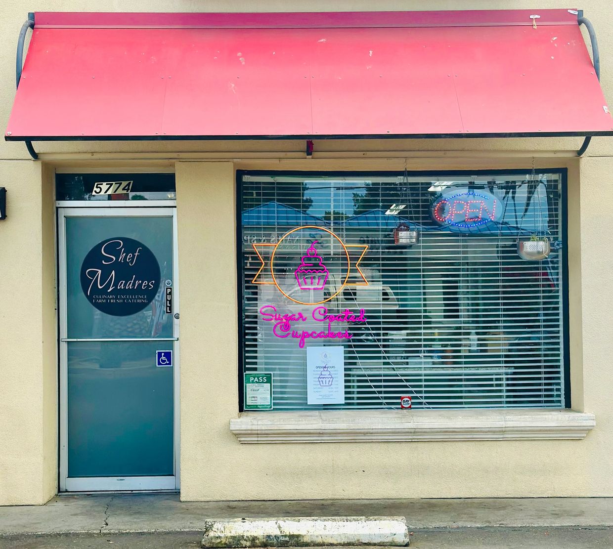Visit our Cupcakery!