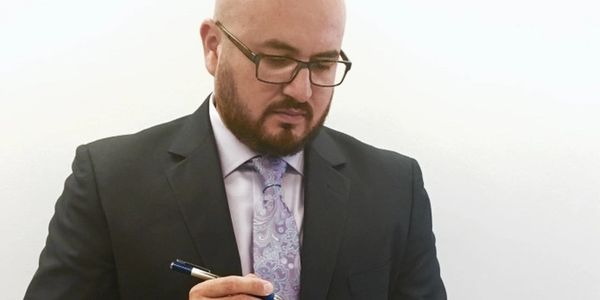 Alexander Martin
Abogado
Attorney at Law
1060 Fulton St., Fresno, CA 93721
(559) 500-3490
www.abogad