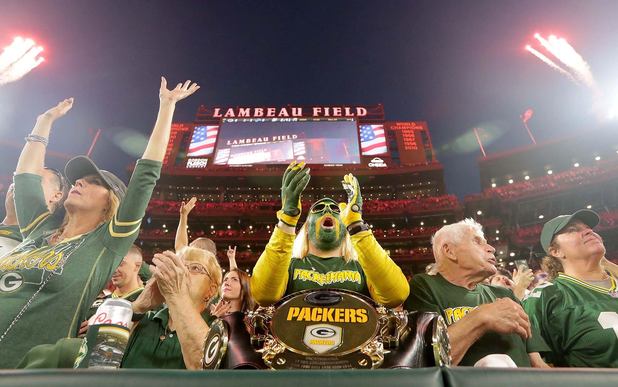 Boston boy loses camera at Lambeau, Packers fans turn to Facebook