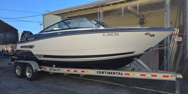 2021 Monterey 255SS is a versatile, family-friendly boat powered by a 2021 Mercury 300HP FourStroke 