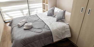 Loft Suite Apartment - 1 Bed - 1 Bathroom - Kitchenette - Laundry Room - Inside Garage 