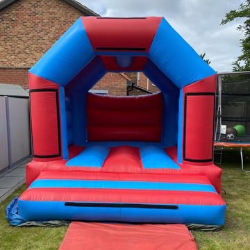 RED AND BLUE STRIPED CASTLE FOR ALL AGES HIRE NEAR ME  #SLOUGH #FULMER #MAIDENHEAD GERRARDS CROSS
